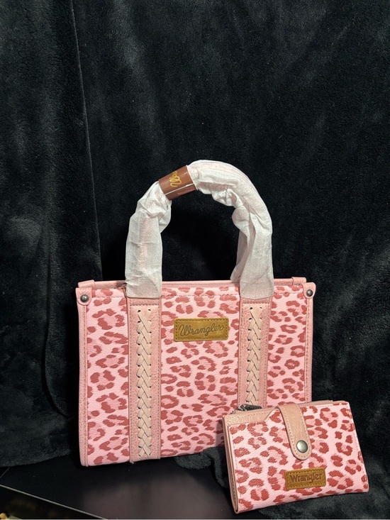 Wrangler Handbags - Wrangler Pink Leopard Print Tote with Matching Wallet Set